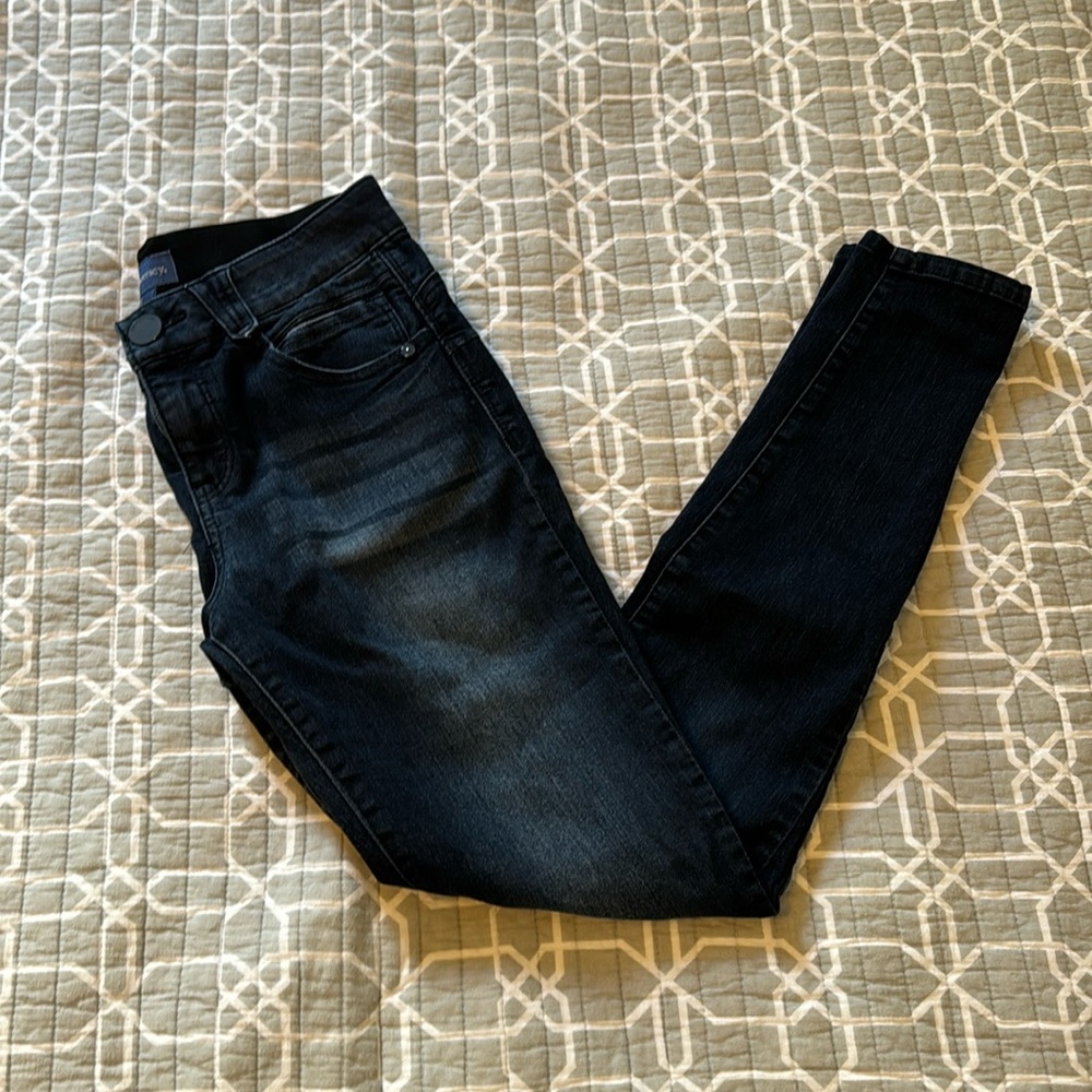 Democracy size 6 “Ab”solution skinny jeans